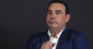 Para evitar una derrota en Corrientes, Karina bajó a Almirón y acuerda con Valdés