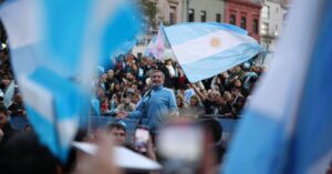 Máximo ya se muestra como candidato y hacen campaña con audios de Cristina