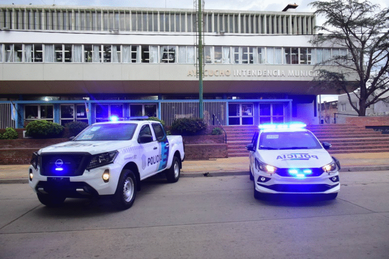La provincia sigue presente: Ayacucho sumó dos nuevos móviles para reforzar la seguridad