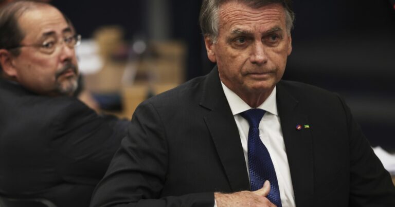 Más de la mitad de los brasileños apoya la prisión de Bolsonaro