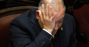 Juez votó a favor de las jubilaciones y ahora los libertarios lo acusan de traidor