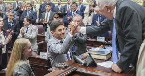El peronismo se dividió en la primera votación y dejó a Pullaro al borde de conseguir la reelección