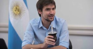 Los Menem ahora apuntan a Manu Vidal para terminar de hundir a Santiago Caputo