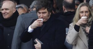 Cae la imagen de Milei y casi el 60% de los argentinos cree que la situación económica es mala