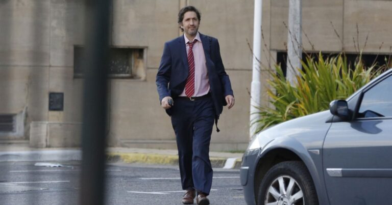 Casanello furioso por la resistencia de los Kovalivker, ordena el secuestro de computadoras y no descarta detenciones