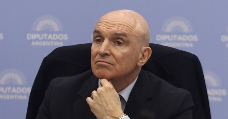 Los encuestadores prevén que las coimas impactarán en la elección porque se combinan con una economía “deteriorada”