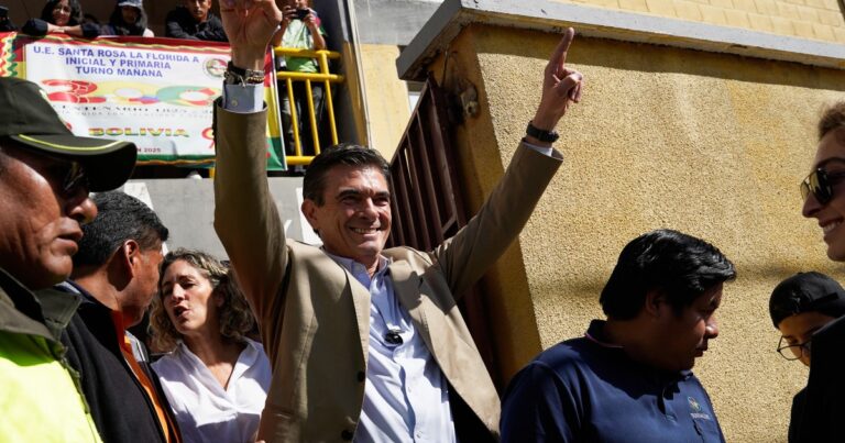 La oposición gana en Bolivia y habrá balotaje entre dos candidatos de derecha