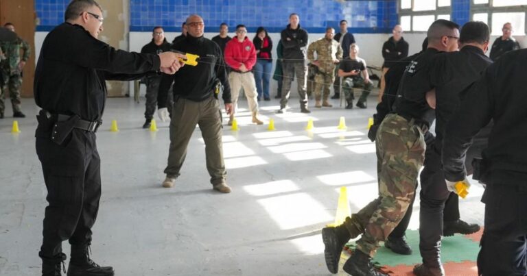 Polémica en Santa Fe porque comienzan a usarse las pistolas Taser