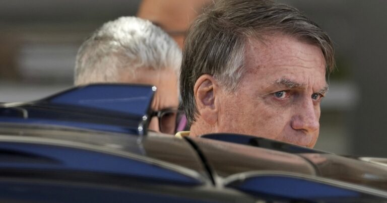 Bolsonaro evalúa no apoyar a ningún candidato y llamar al voto nulo
