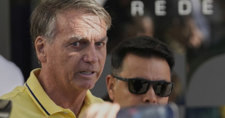 La justicia brasileña manda la Policía Federal a la casa de Bolsonaro para evitar que se fugue