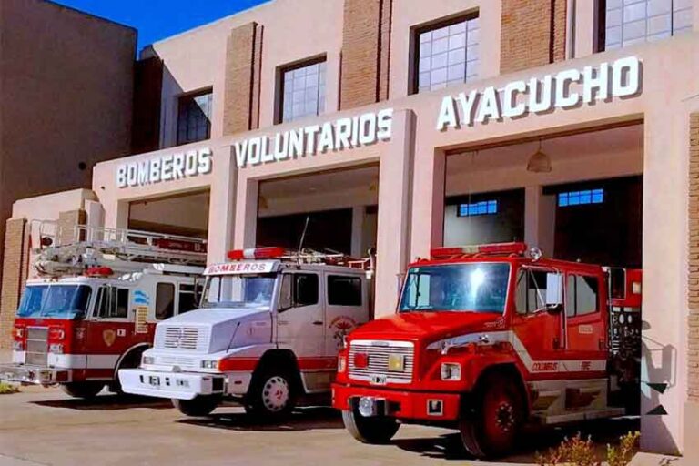 Incendio de un vehículo en la ruta 50, camino a Rauch