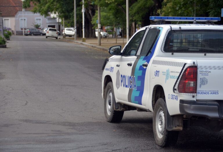 Allanamiento en la zona de los galpones del ferrocarril por el robo de una moto en Ayacucho
