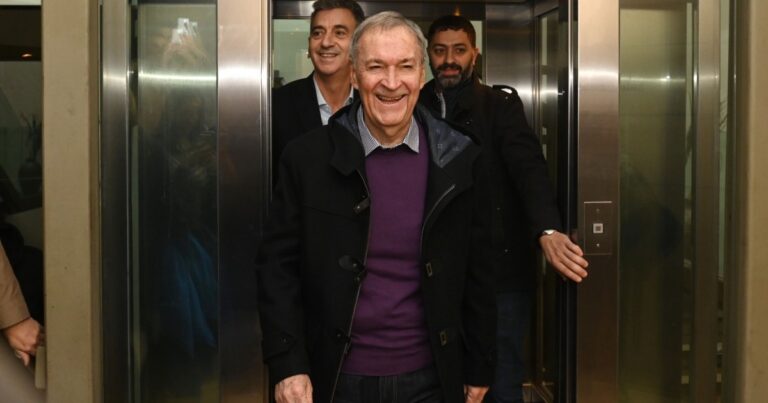 Schiaretti avala el voto de censura contra Francos
