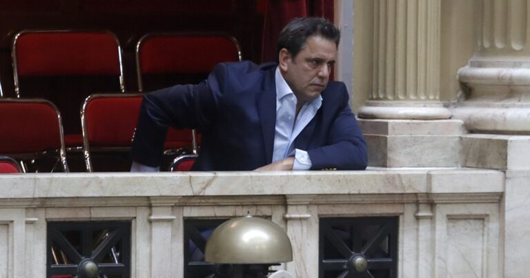  Catalán choca con los Menem y enfrenta el desafío de blindar los vetos de Milei