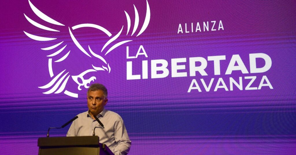 En el Gobierno no se animan a enfrentar a Pareja porque temen que se lleve sus 14 legisladores