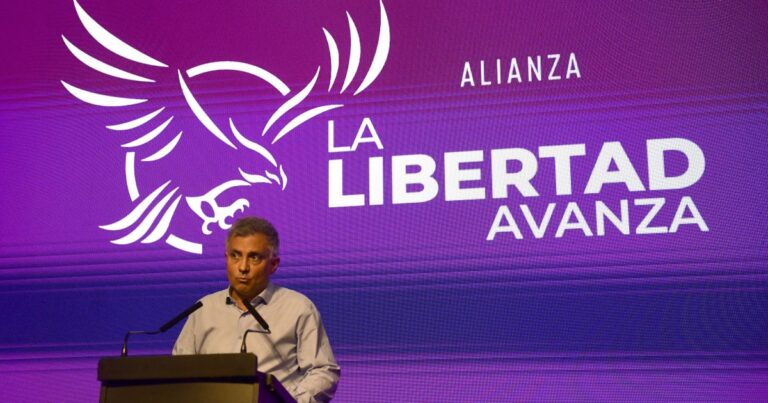 En el Gobierno no se animan a enfrentar a Pareja porque temen que se lleve sus 14 legisladores