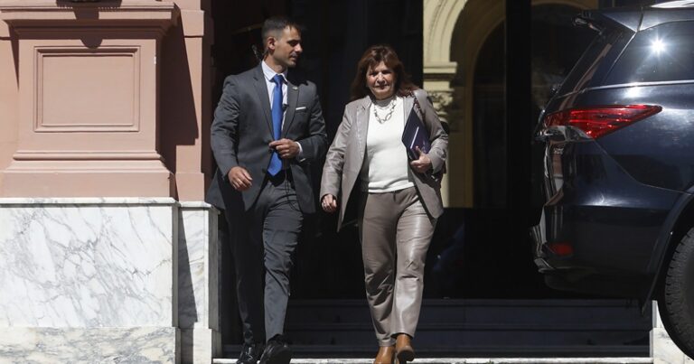 Patricia cae en las encuestas y ahora pide un acuerdo con Macri