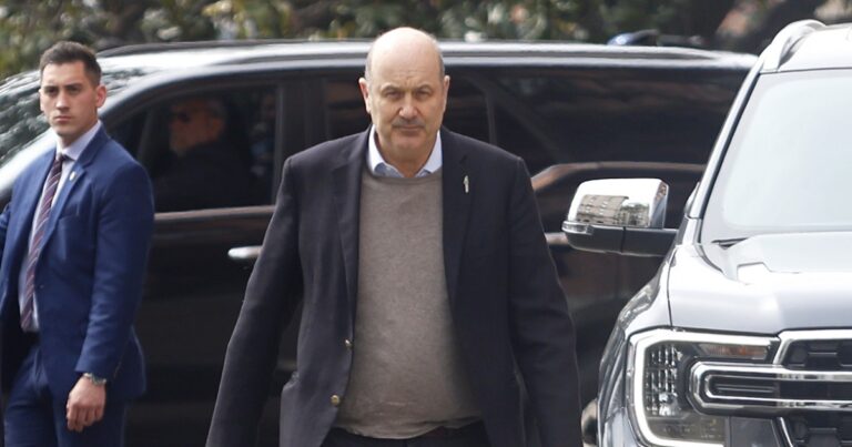 Interna explotada: Sturzenegger se burló de la teoría de Caputo de “secar” la plaza de pesos
