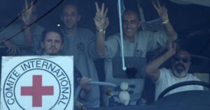 Hamás libera a los rehenes israelíes y Trump celebra “el fin de la guerra en Gaza”