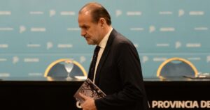 Intiman a Susbielles por una deuda de 7.500 millones que amenaza con dejar sin luz a barrios vulnerables de Bahía