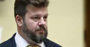 Chile: la izquierda sigue arriba en las encuestas y dos líderes de ultraderecha pelean por el ingreso al balotaje