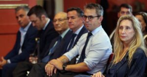 Karina ahora busca avanzar contra el aparato de comunicación de Santiago