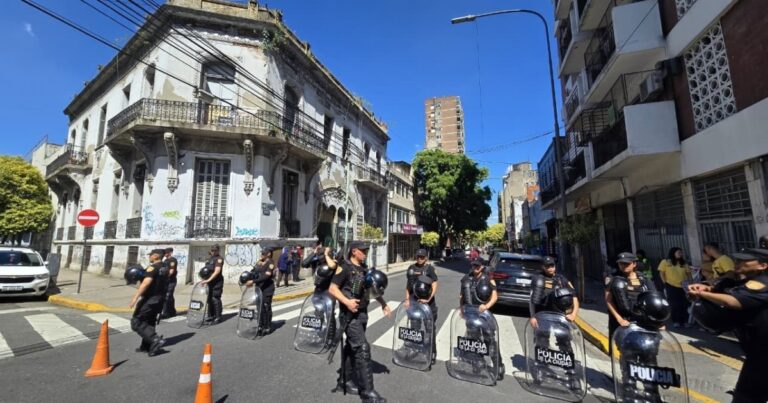 La Ciudad desalojó en Once un edificio tomado hace seis años