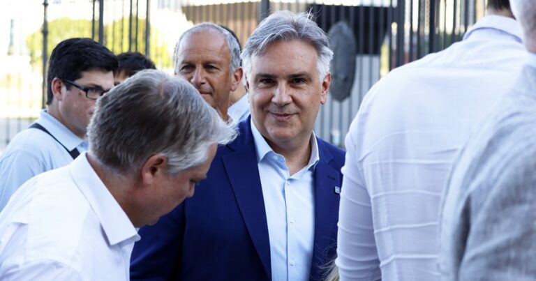 Llaryora busca relanzar su gobierno con una baja histórica de impuestos