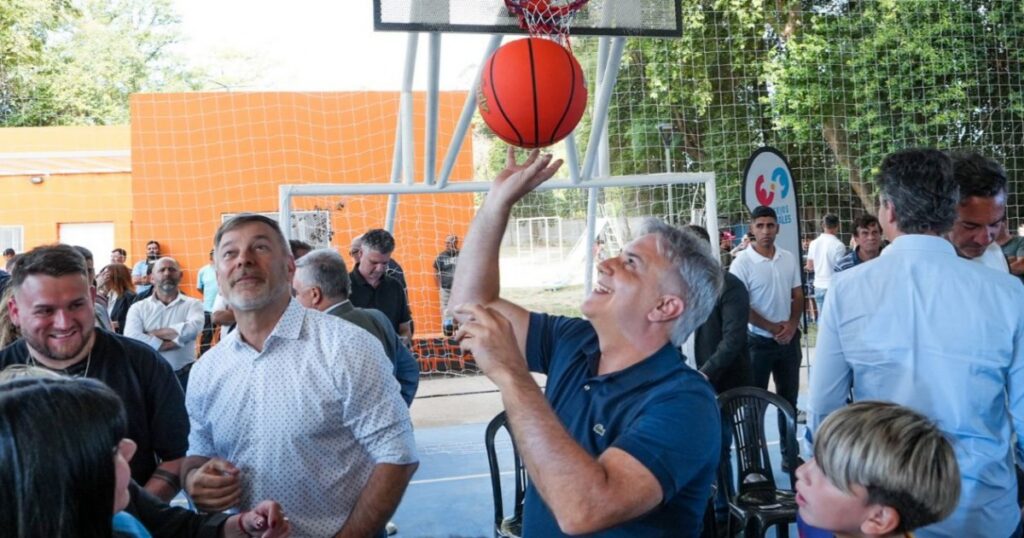 Crisis de los tinglados: Llaryora cierra 128 “polideportivos” tras el desplome de dos