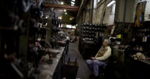 Cierra una empresa por hora y 394 personas pierden su trabajo por día