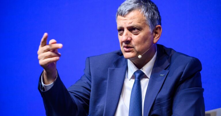 El presidente de YPF intentó justificar la venta de Profertil: Es para subsidiar el precio del barril