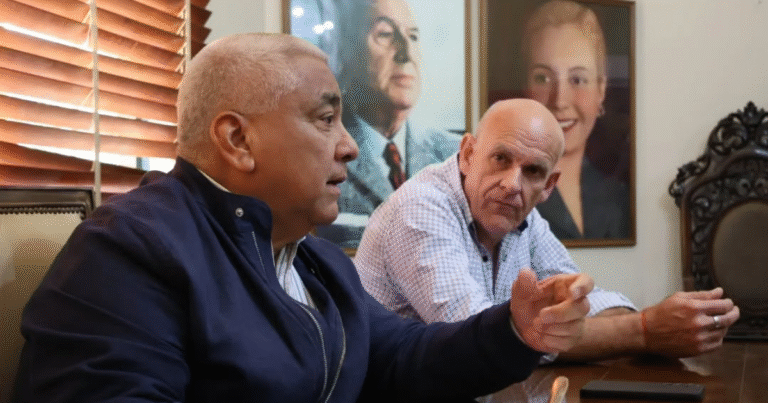 Intendentes en rojo redirigen recursos para pagar aguinaldos y enfrentan protestas