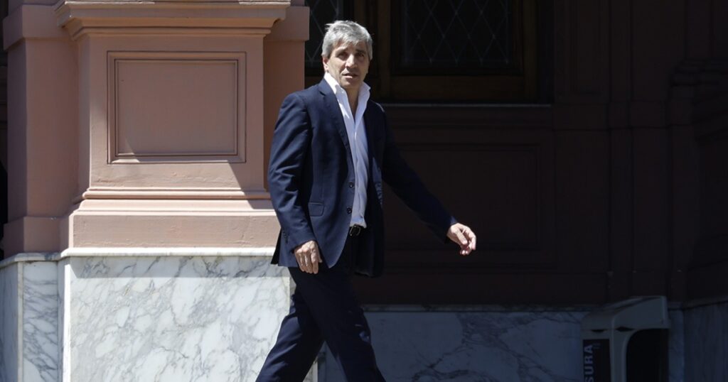 Los gobernadores se impusieron y Toto Caputo sacó Ganancias de la reforma laboral