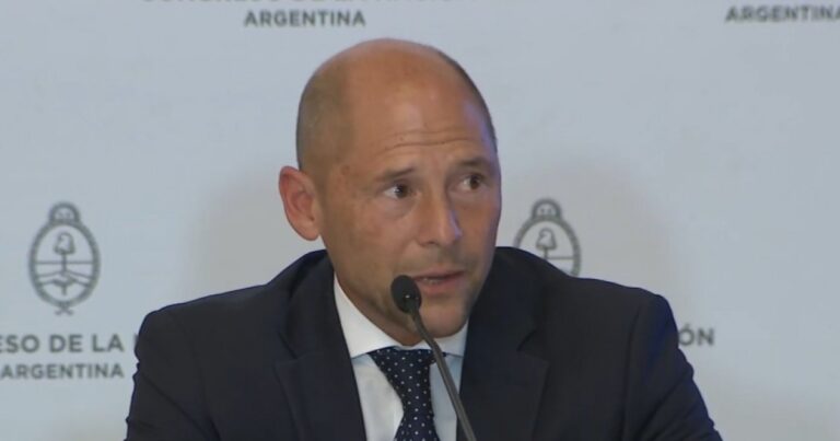 Andrés Edelstein ya redactó la reforma tributaria: plantea eliminar Ingresos Brutos y reemplazarlo por un IVA dual que cobren las provincias