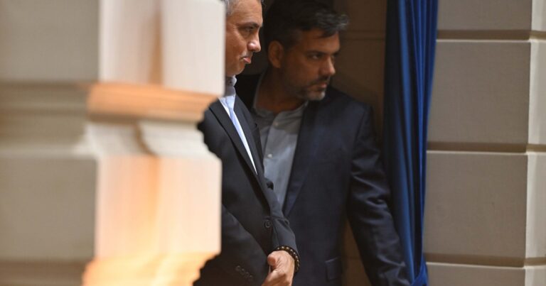 Docentes denunciaron agresiones de un concejal de Pareja que quiso impedir un reclamo en Anses