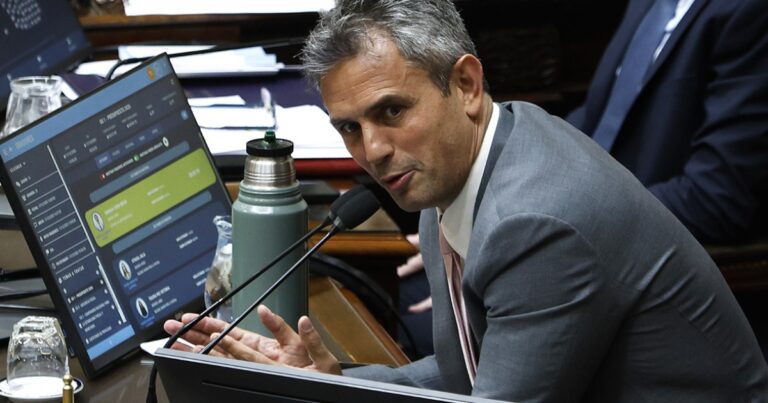 Escándalo en Diputados: Menem acordó con el kirchnerismo los lugares en la AGN y detonó la relación con el PRO