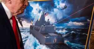 Trump anunció la construcción de dos buques de guerra y aumenta la presión sobre Maduro