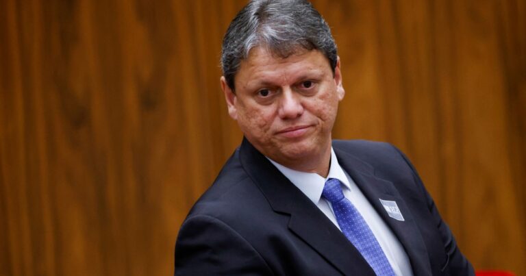 Presionado por los Bolsonaro, Tarcisio bajó su candidatura a la presidencia de Brasil