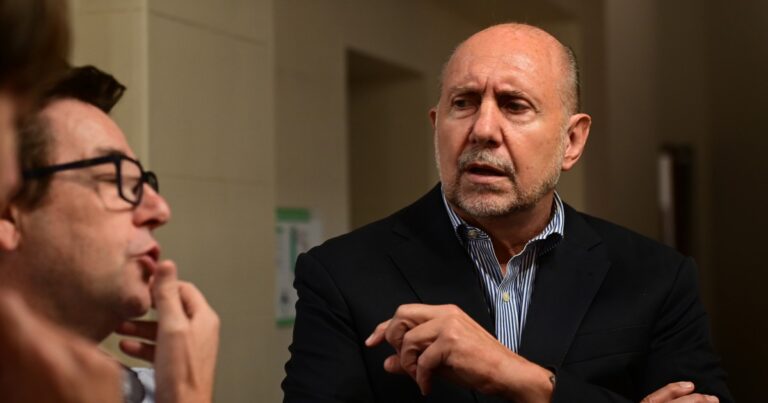 El peronismo de Rosario empuja a un candidato a gobernador del sur para enfrentar a Perotti en la interna de 2027