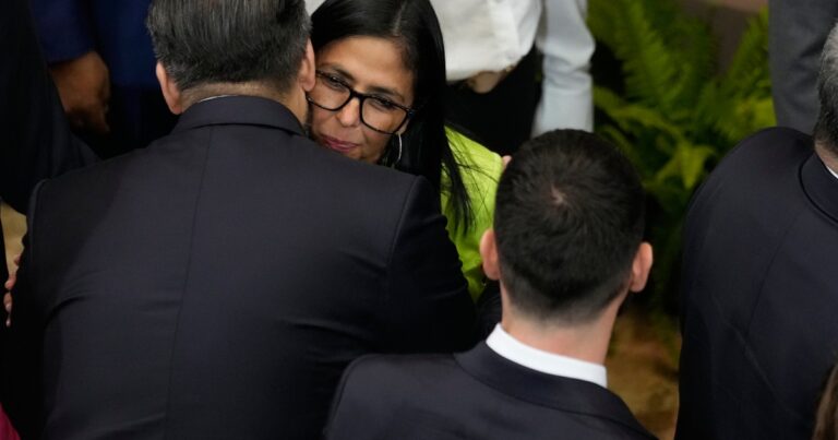 Delcy mandó una ley a pedido de Trump para darle el control del petróleo a las empresas extranjeras