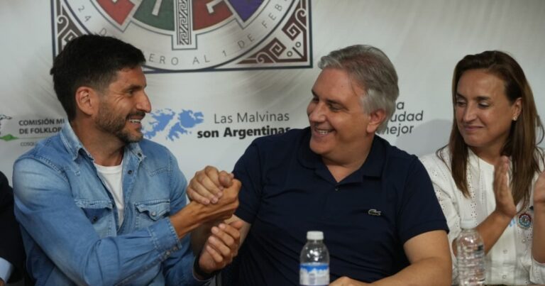 Llaryora y Pullaro hicieron en Cosquín una contra cumbre a Milei