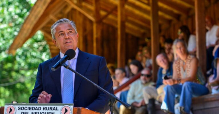 Figueroa potencia en Neuquén las becas a estudiantes y el crédito rural