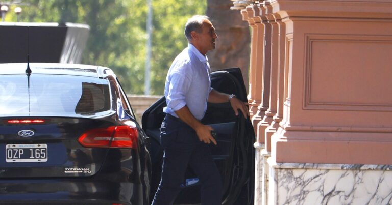 Fracasó la movida de los Menem y el juez avaló el DNU de la SIDE de Santiago Caputo