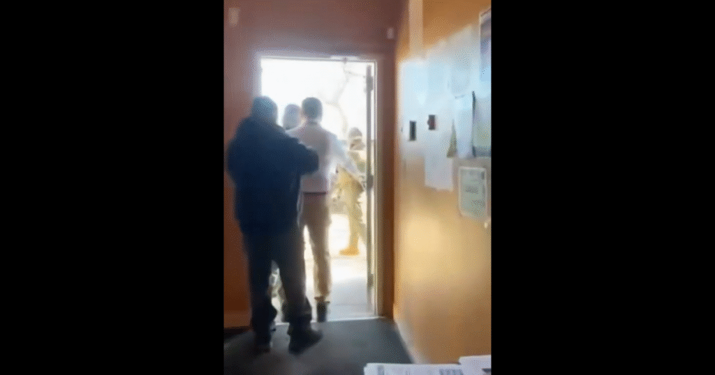 La policía migratoria de Trump intentó entrar por la fuerza al consulado de Ecuador en Minneapolis