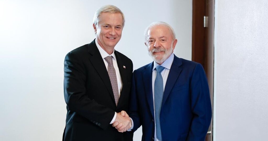 El chileno Kast toma distancia de Milei y se reúne con Lula en Panamá