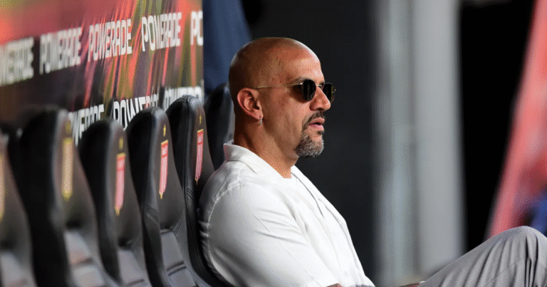 Verón tuvo que vender a su mejor jugador para cubrir el rojo de la aventura con Foster Gillett