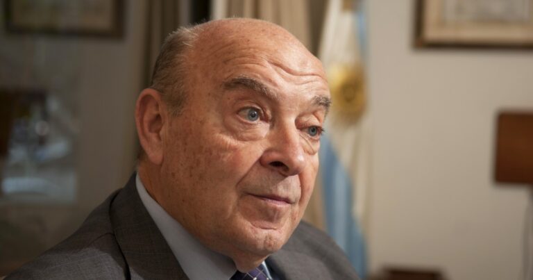 Cavallo pidió abandonar al carry trade: “la calma cambiaria esconde una recesión”