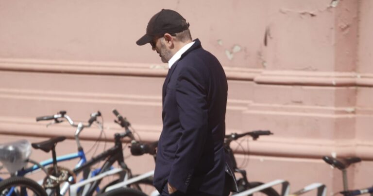 Bronca en la Rosada con Sturzenegger porque complicó la reforma laboral con el recorte a licencias por enfermedad