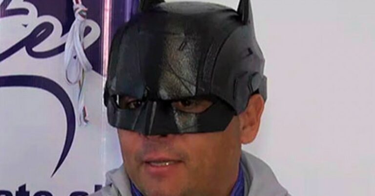 Bronca de los libertarios con el Batman entrerriano porque fue a ver a Lali y lo putearon a Milei