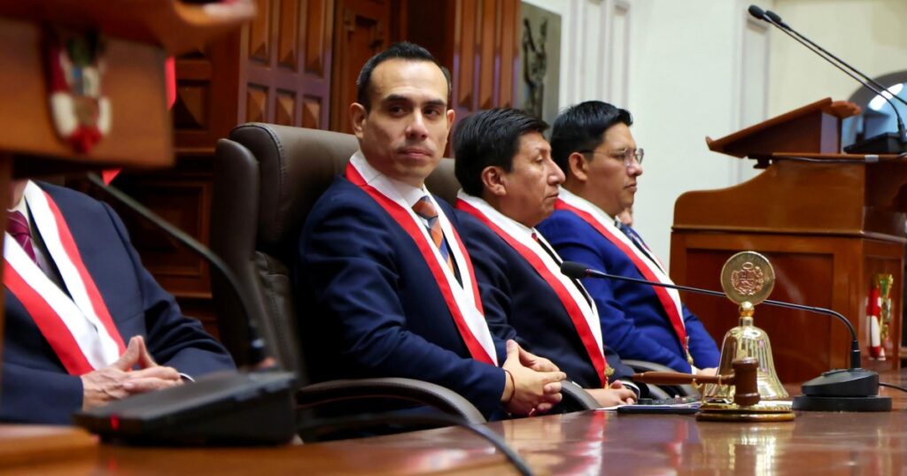 La oposición juntó las firmas y el presidente de Perú quedó al borde de la destitución